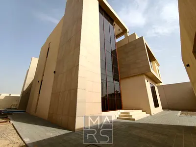 فيلا فاخرة جديدة كلياً مكونة من 6 غرف نوم مع مسبح للإيجار