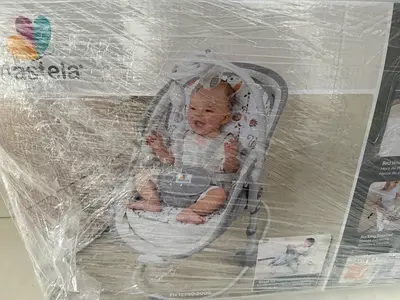 6 in 1 Deluxe multi functional Bassinet - Light Grey (Good Condition)