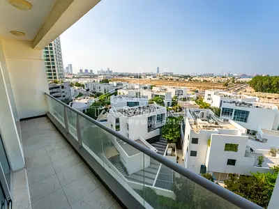 1 Bed Apt | Modern and Spacious | Well Maintained