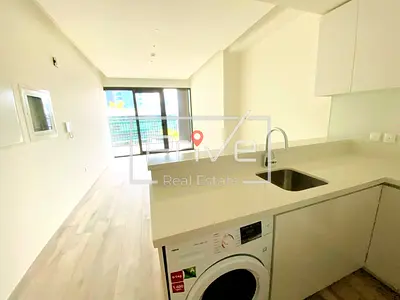 Unfurnished| Spacious | Canal View