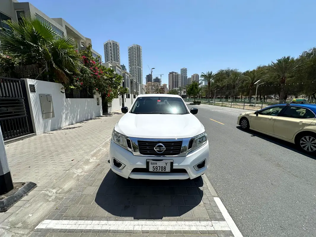 Nissan Navara 2020 — photo 1 of 11