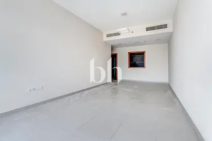 Unfurnished | Managed | Lower Floor