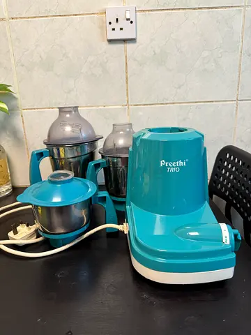 Preeti trio mixer grinder for sale
