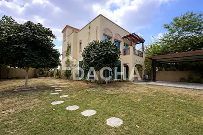 CORNER PLOT! / 4 Bed Villa / Vacant Soon