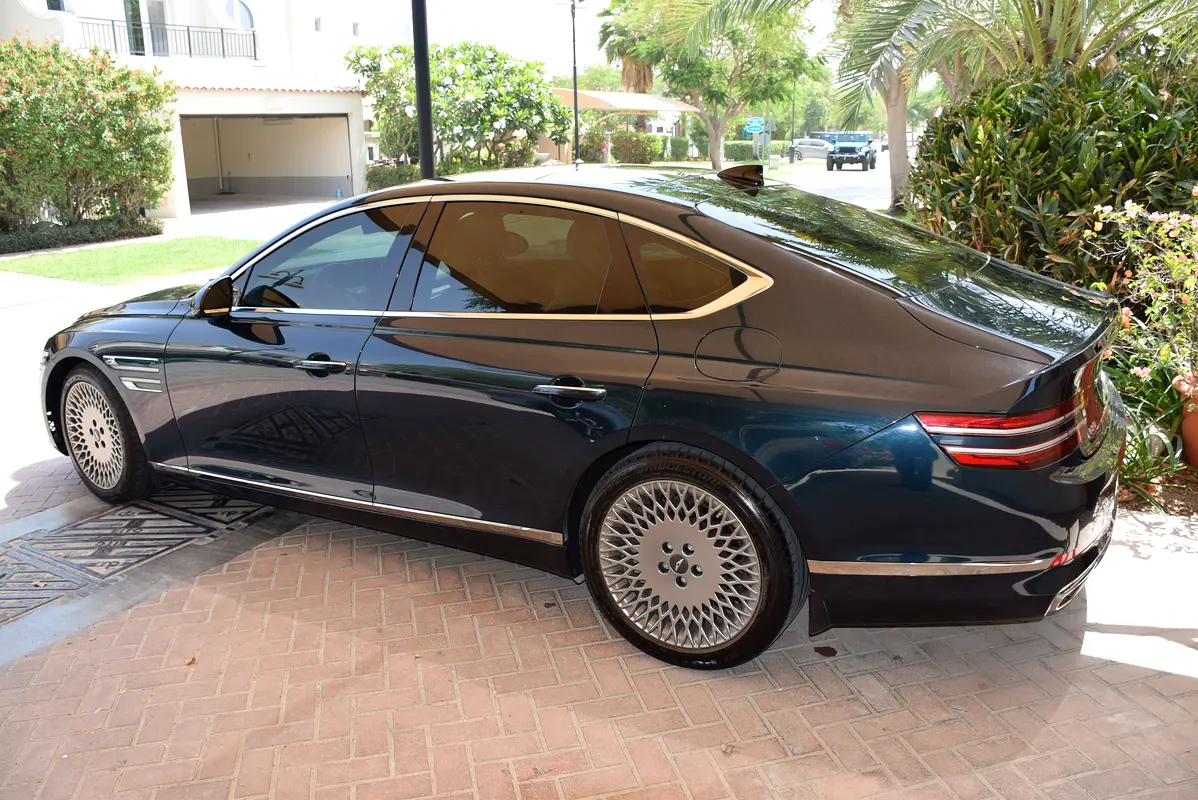Genesis G80 2022 — photo 1 of 10