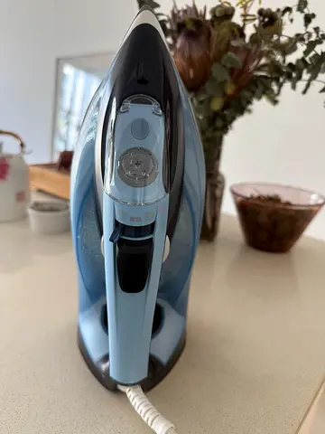 Philips Azur 7000 Series Steam Iron (2025) – Perfect Condition | AED 100