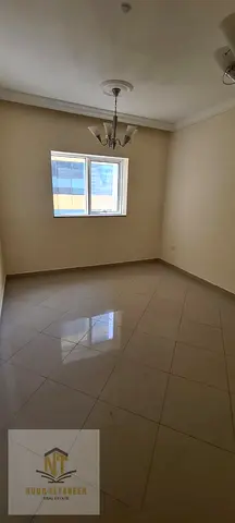 A distinctive one-bedroom apartment in a vibrant location close to all services and facilities, suitable for families.