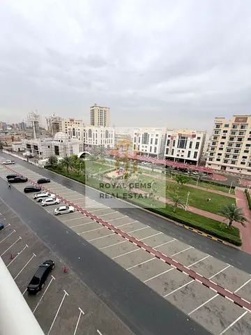 فرصة مميزة لامتلاك شقة 2BHK واسعة للبيع بتسهيلات رائعة