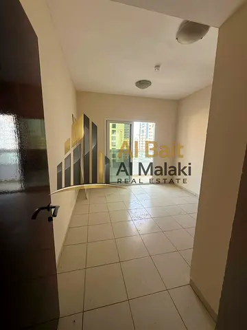 للإيجار السنوي في منطقة المجاز 3، شقة مميزة تتكون من غرفة وصالة بتصميم عملي ومساحة مناسبة للعائلات الصغيرة أو الأفراد الباحثين عن الراحة والاستقرار.