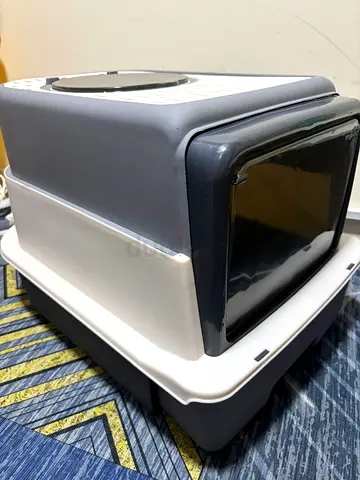 Covered Cat Litter Box with Privacy Door - Good Condition
