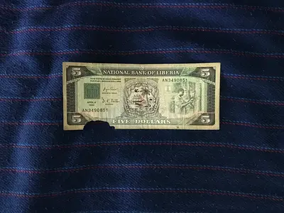 RARE VINTAGE 1991 LIBERIA 5 DOLLARS BANKNOTE