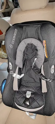 Maxi-Cosi Infant Car Seat - Good Used Condition (Isofix)