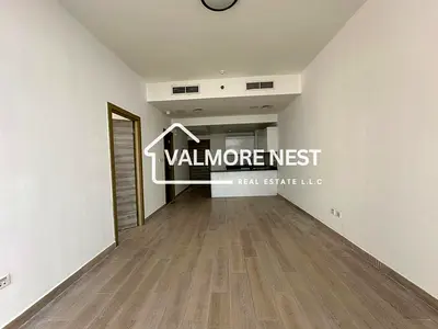 Spacious unit with great amenity I High floor I Prime location