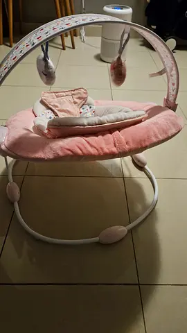 Pink baby rocker/soothing bouncer in Excellent condition