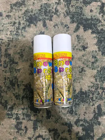 Snow spray ( 2 cans)