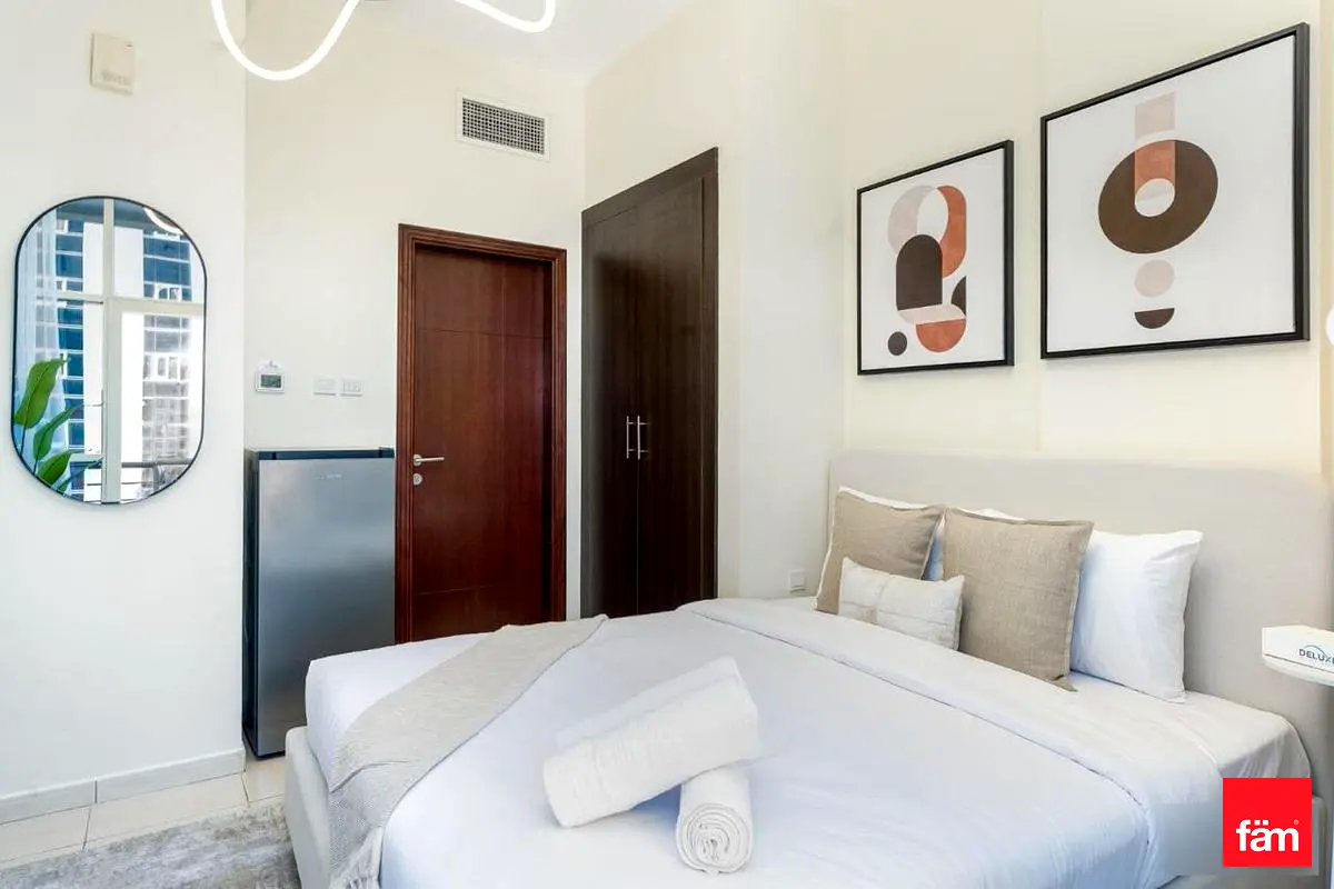 Fully Furnished 1br | Vacant | Investment