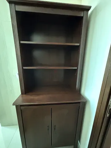 2 Kitchen Cabinets