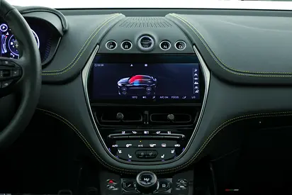 صورة 15 لـ 2024 Aston Martin DBX