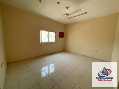 شقة غرفة وصالة في النباعة مساحة كبيرة بدون تكييف إيجار 24000 قريب من الولو وبنك دبي الإسلامي وماركت المدينة موقع مميز