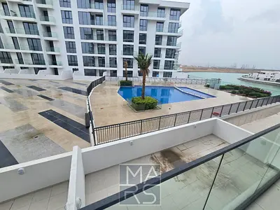 شقة مميزة للإيجار تتكون من غرفة نوم وصالة في مجمع "أجمل مكان"، أحد أرقى وأهدأ المجمعات السكنية.