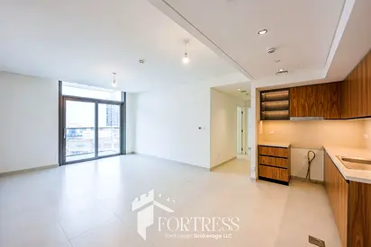 POOL VIEW 2 BR APARTMENT | MODERN LAYOUT | WALK TO DUBAI MALL