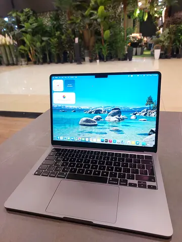 MacBook Air M2 With Fingerprint Sensor