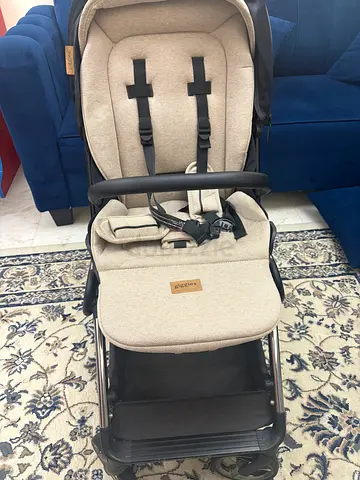 Giggles Tornado 360-Degree Rotating Stroller with One Touch Folding, Metal Frame and Wheel Lock.