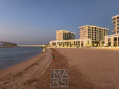 Luxurious 1-Bedroom Apartment with Stunning Waterfront Views