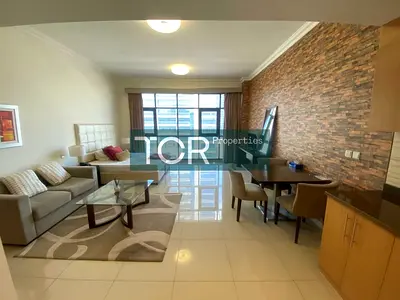 Modern Furnished Studio | Lincoln Park | Arjan