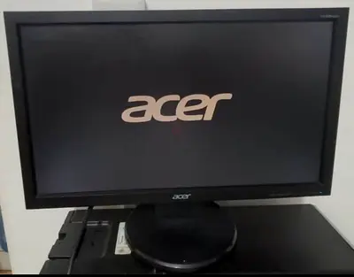Good Condition ACER 17* Monitor To Sale 50 dhm Only