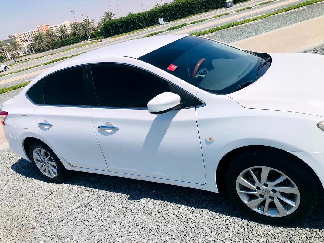 Nissan Sentra 2019 — photo 1 of 11