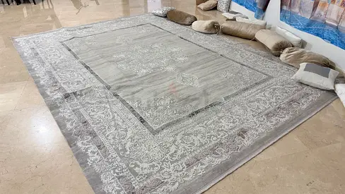 Large neutral-tone Persian-style area rug 3mx4m— excellent condition