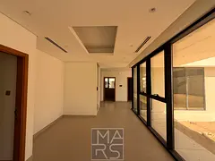 Spacious 5BR Villa with Garden, Majlis &amp; Maid Room
