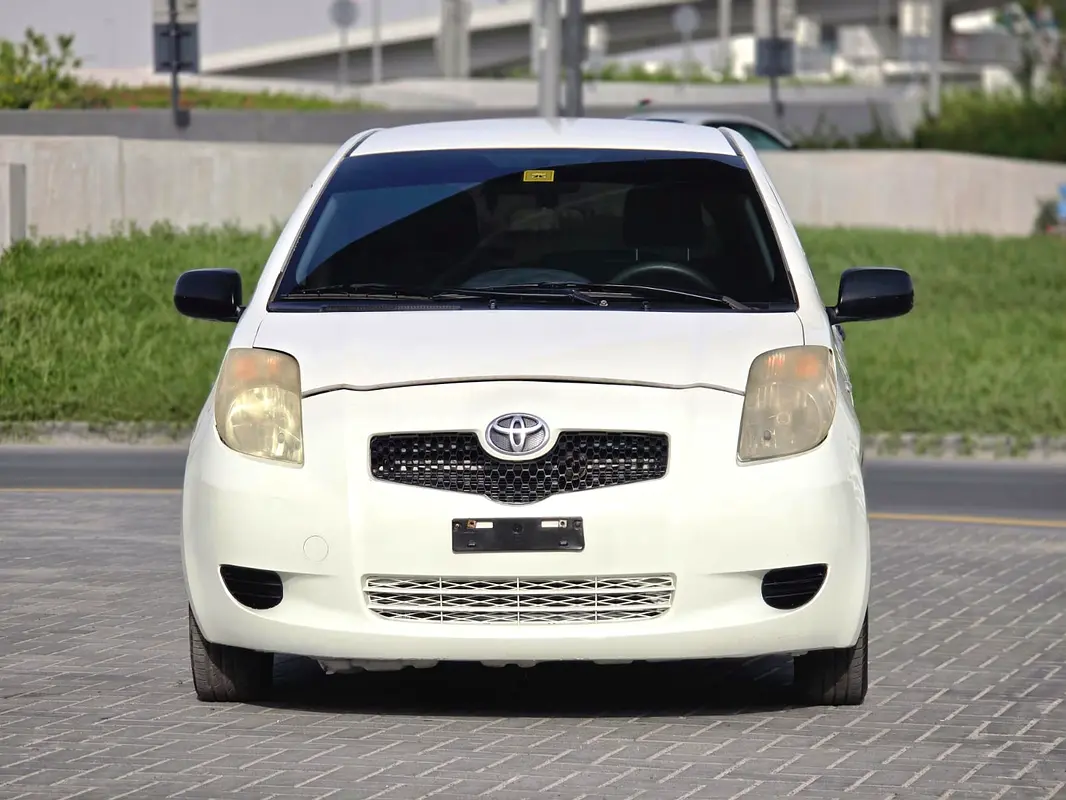 Toyota Yaris 2008 — photo 1 of 12