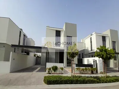 Large Independent 4BR Villa Balcony Vacant Soon