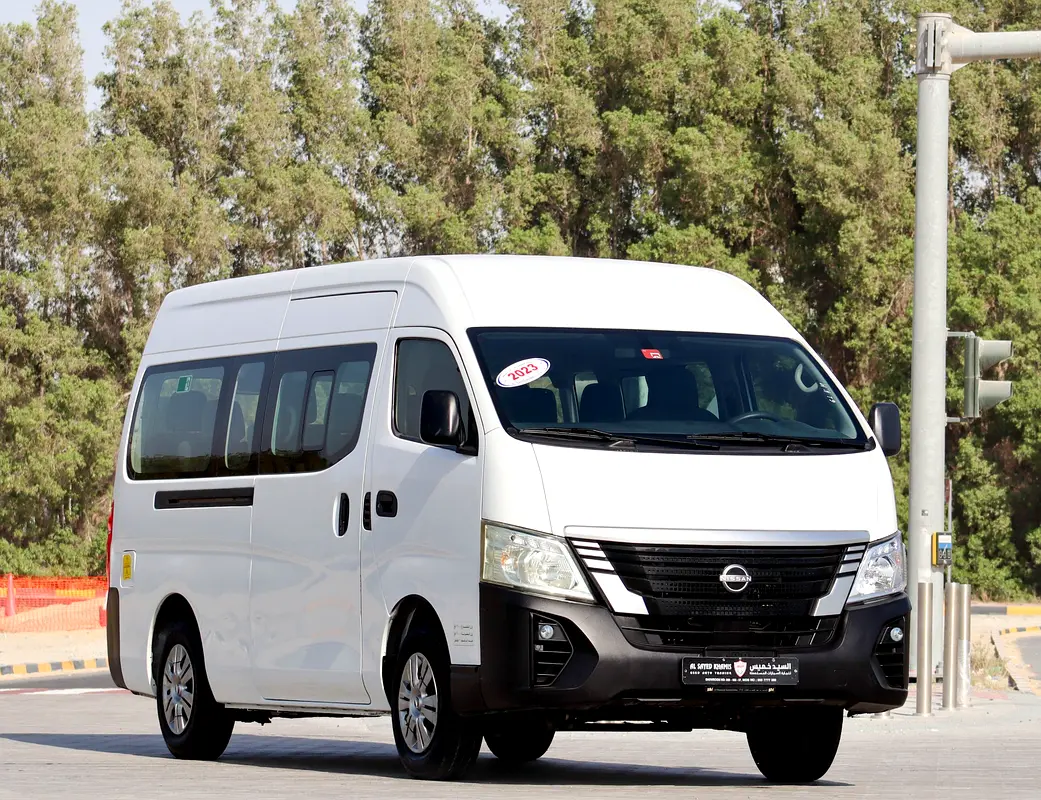 Nissan Urvan 2023 — photo 1 of 16