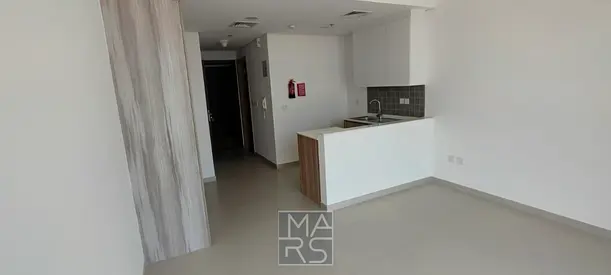 للإيجار – استديو في مجمع أجمل مكان يسرنا الإعلان عن توفر استديو للإيجار في مجمع أجمل مكان، الواقع في منطقة الحمرية – الواجهات المائية، إحدى أجمل المنا