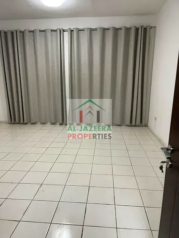 أرخص استوديو واسع للإيجار في فرنسا، مبنى P بالقرب من موقف الحافلات
