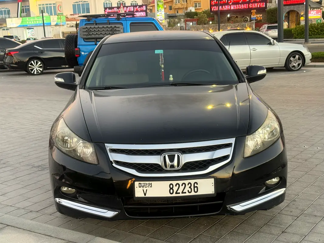 Honda Accord 2012 — photo 1 of 7
