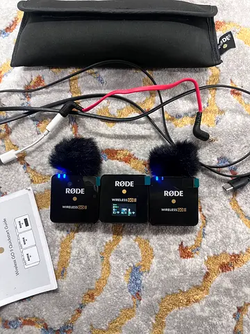 Rode microphone wireless go II dual receiver one transmitter just like new still didn’t remove stick