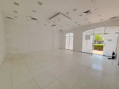 Prime Location Shop Available Chiller Free Close To Metro