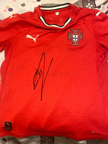 Ronaldo signed jersey Portugal with video proof (URGENT SELL TODAY)