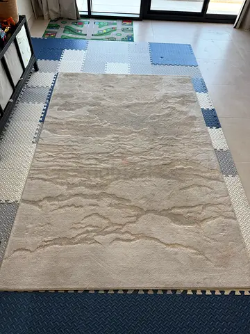 Light beige textured area rug - excellent condition, 200cm x 290cm bought from homecentre