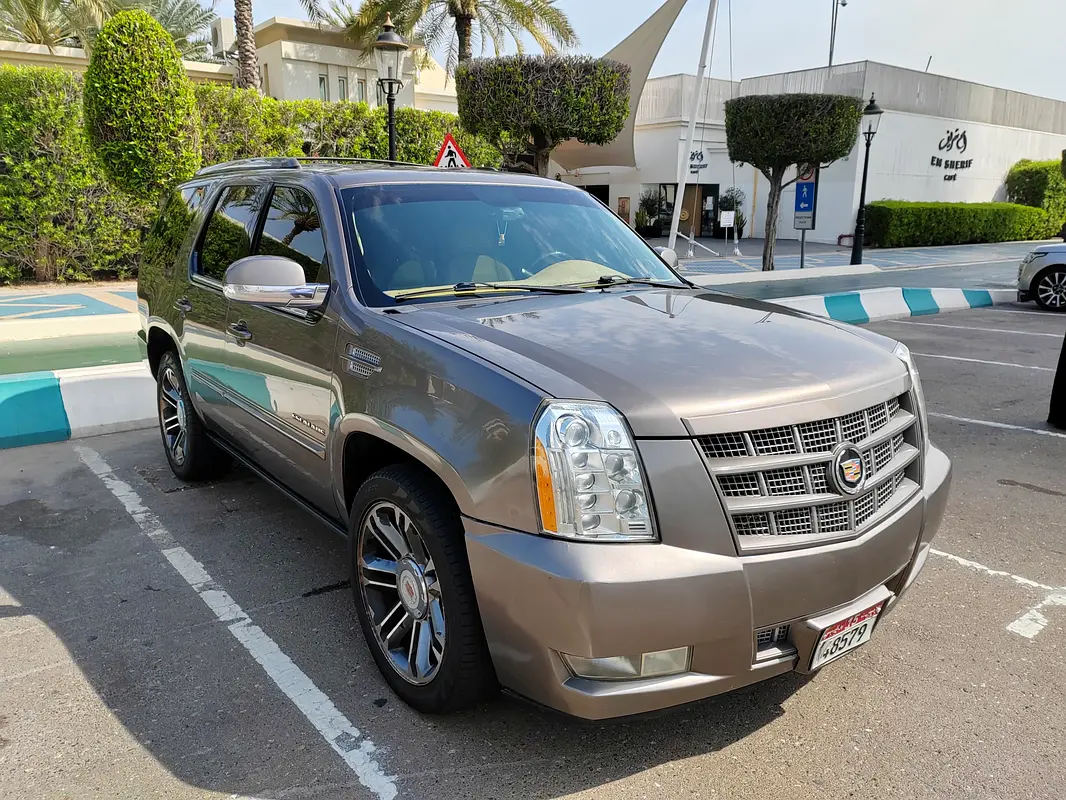 Cadillac Escalade 2013 — photo 1 of 8