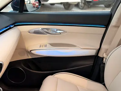 2026 Genesis GV70 photo 8