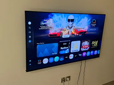 Samsung 65-Inch 4K Ultra HD,
Smart QLED TV (Great Condition)
