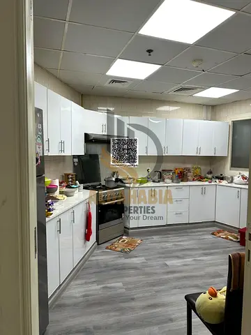 🌊 Annual Rental Apartment in Corniche Tower – Stunning Sea View