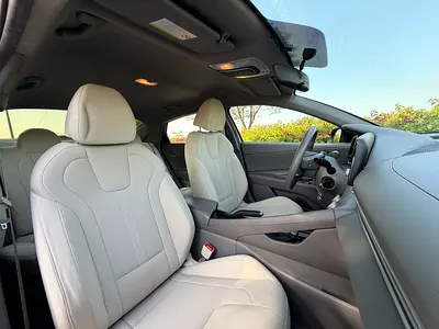 2022 Hyundai ELANTRA 照片 9