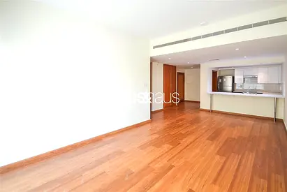 Upgraded | Bright Apartment | Spacious | Pool View