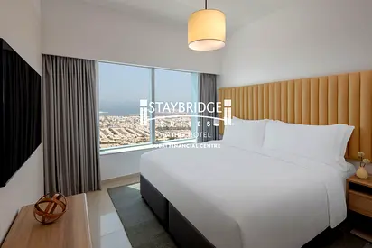 جناح بغرفتي نوم - جميع الفواتير مشمولة - بالقرب من المترو - برنامج مكافآت IHG One - مفروش بالكامل